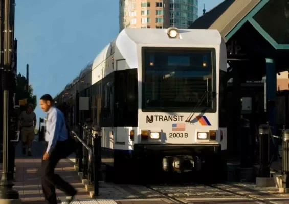 Nj-Transit-Train-1-e1534342921260-565x400