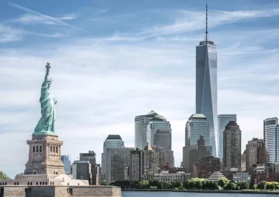 Statue-of-Liberty-with-NYC-Crop4-565x400